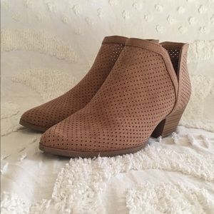 Brown Booties 🌿